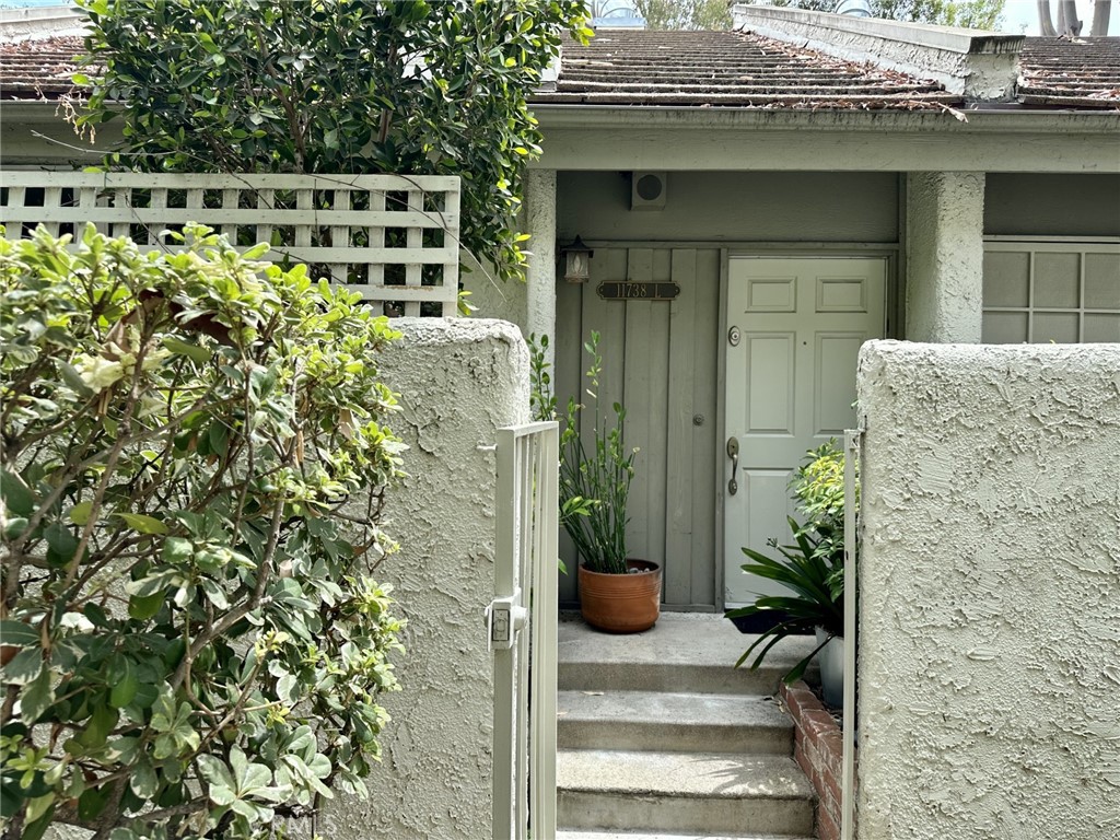 11738 Moorpark Street L