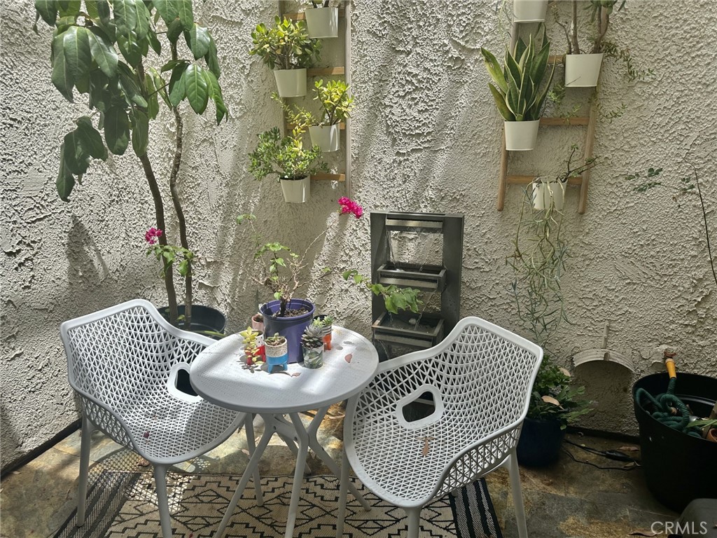 11738 Moorpark Street L