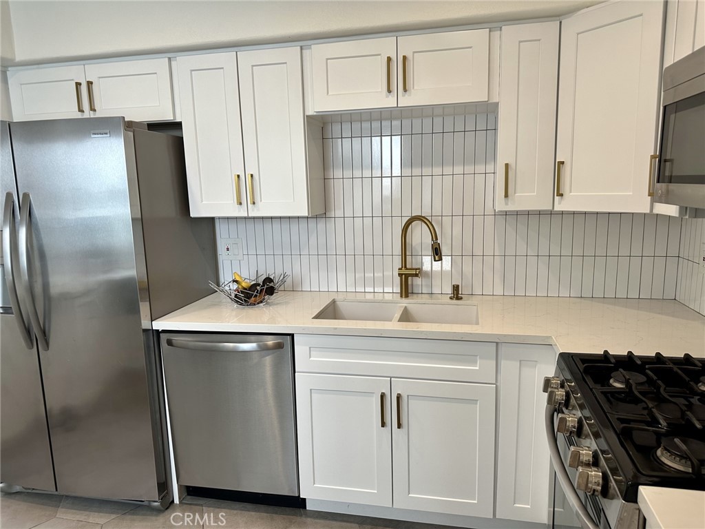 11738 Moorpark Street L