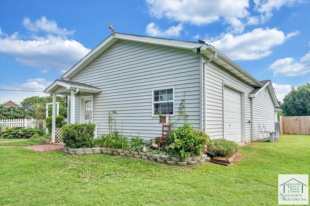 898 Mica Rd