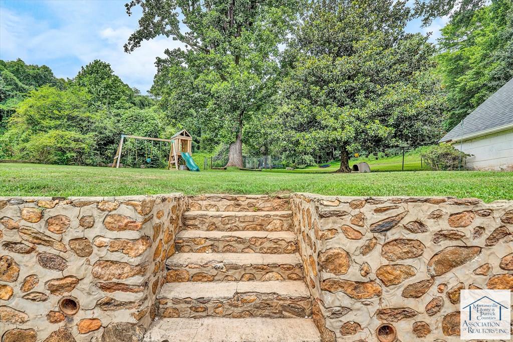 1759 Daniels Creek Rd
