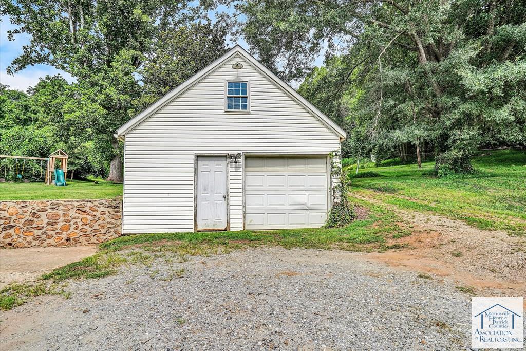 1759 Daniels Creek Rd