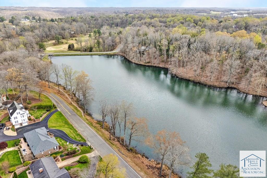 1503 Lakeview Trail
