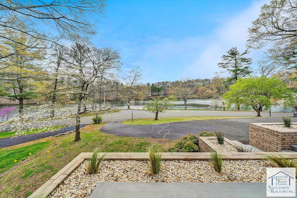 1503 Lakeview Trail