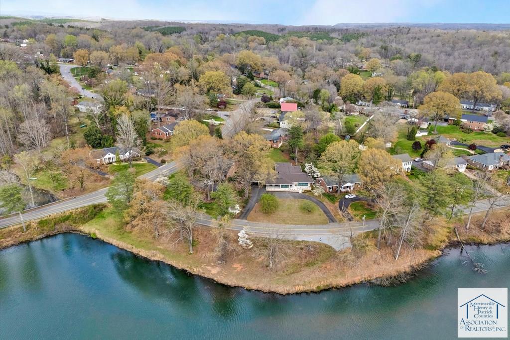 1503 Lakeview Trail