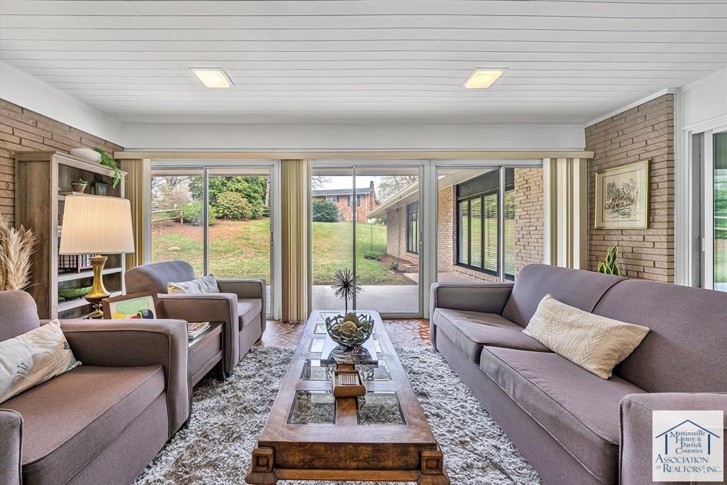 1503 Lakeview Trail