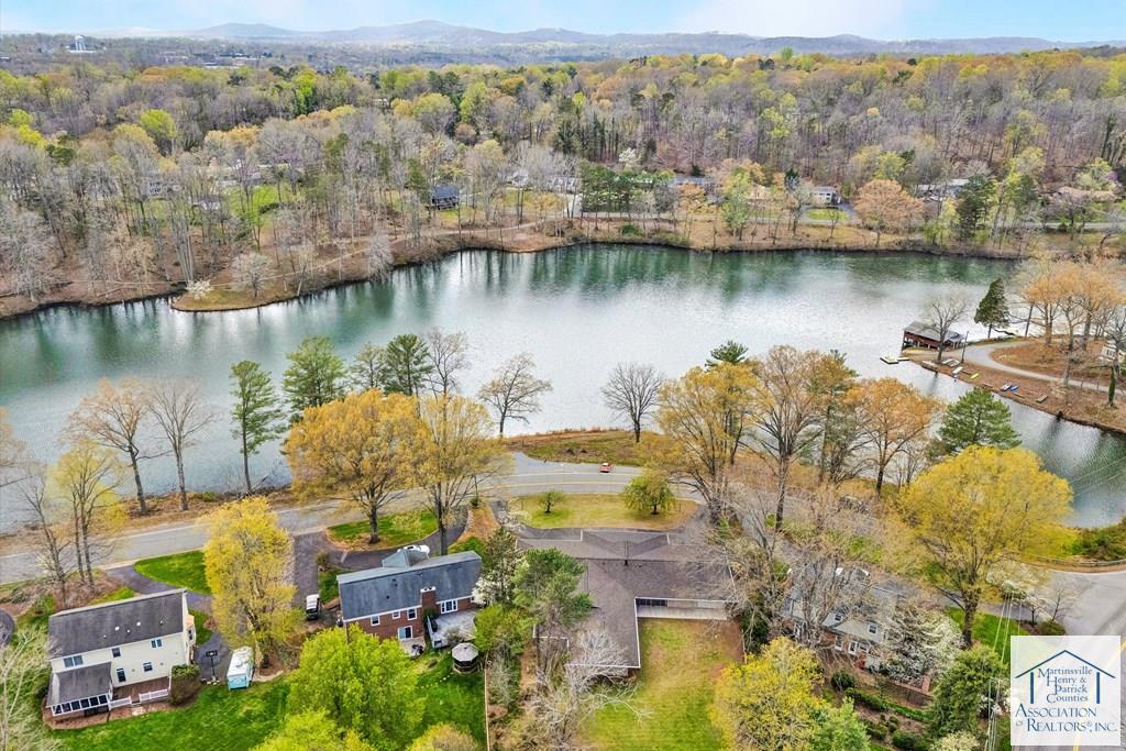 1503 Lakeview Trail