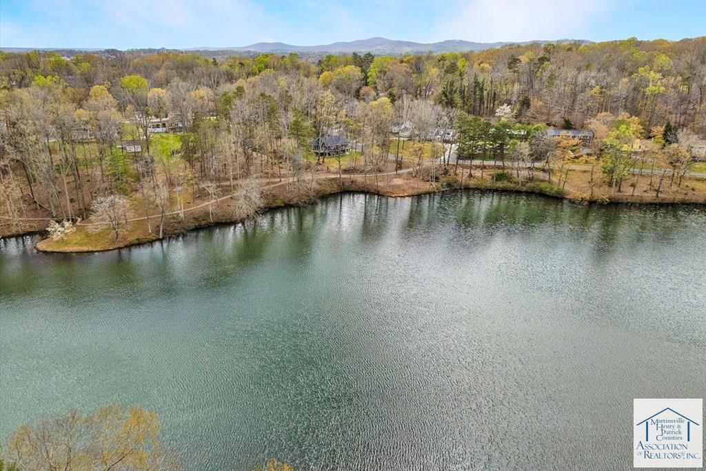 1503 Lakeview Trail
