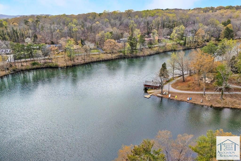 1503 Lakeview Trail