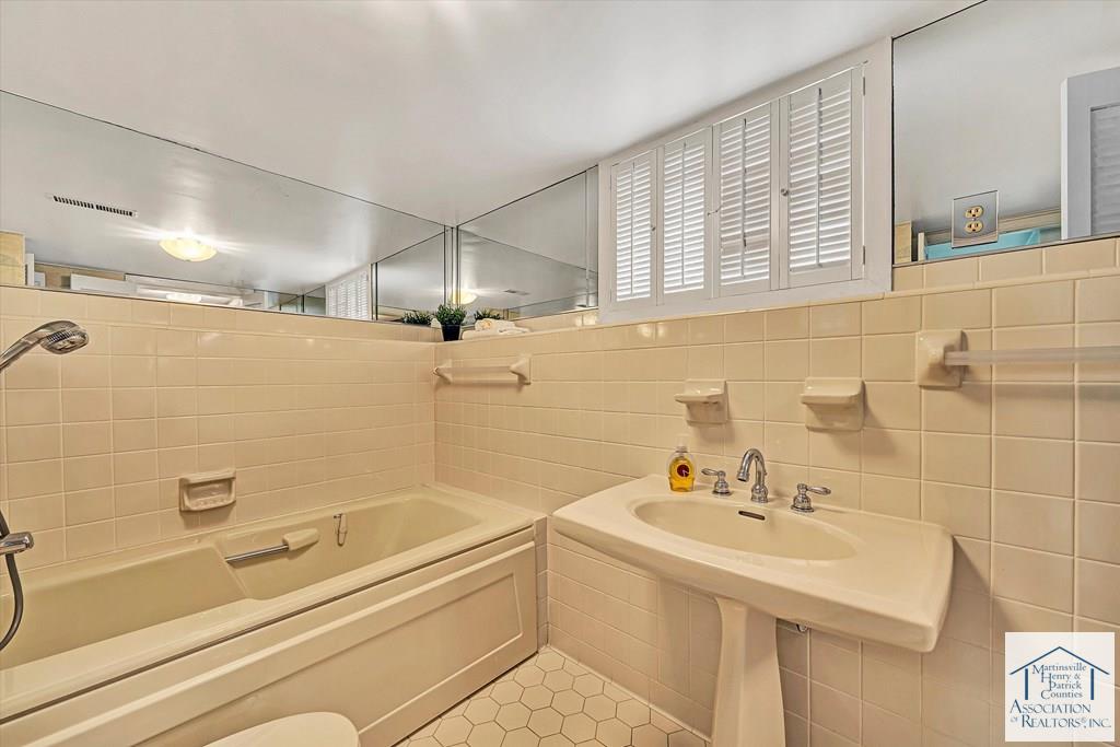1503 Lakeview Trail