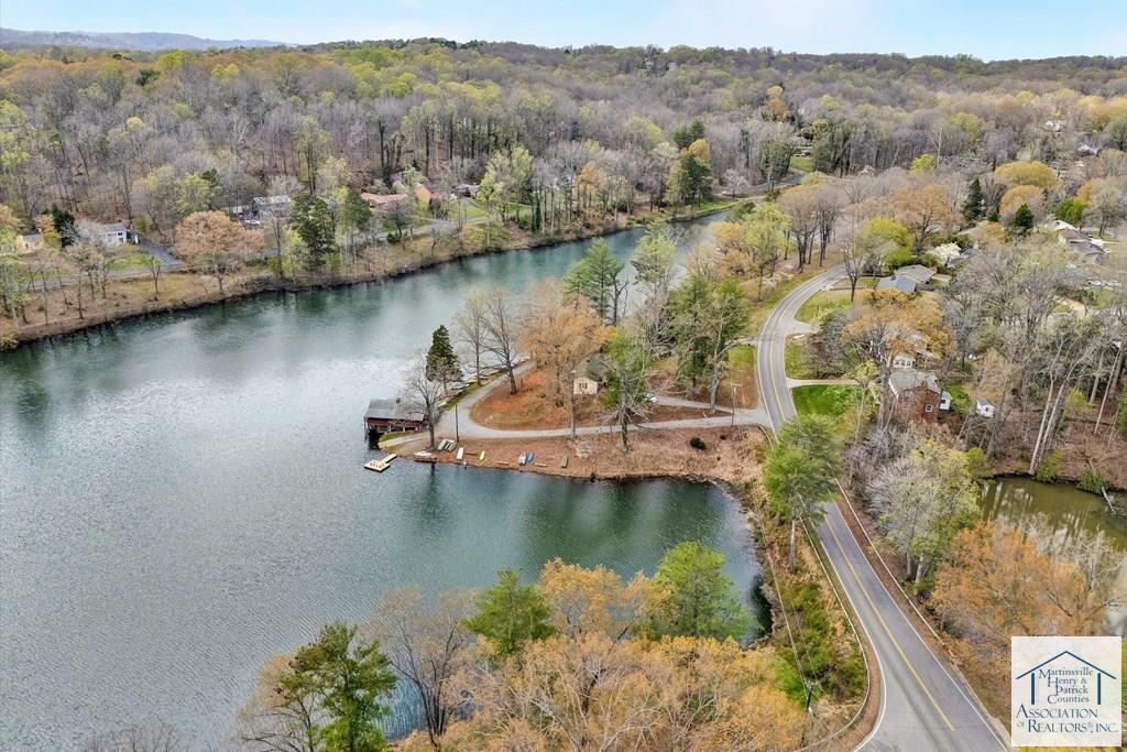 1503 Lakeview Trail