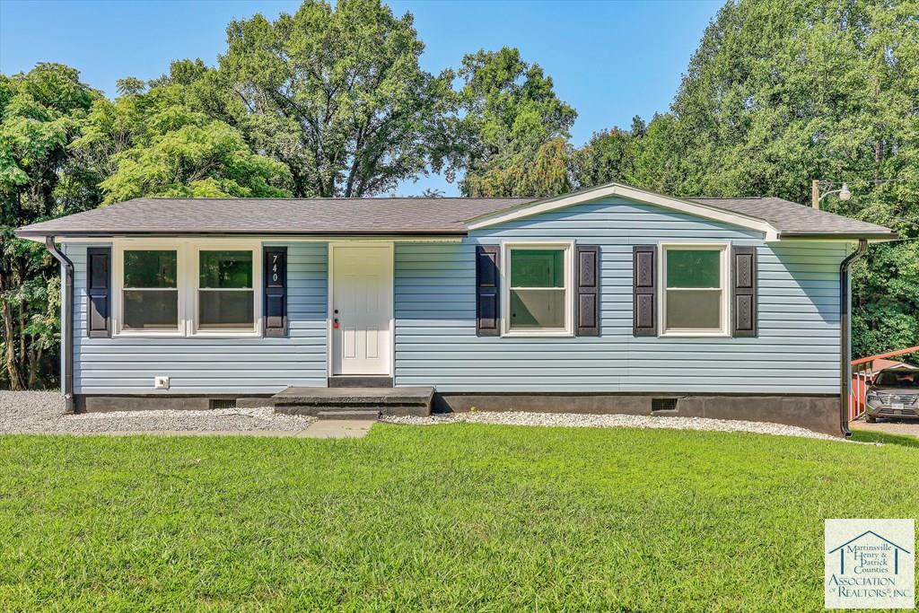 740 Chestnut Knob Rd