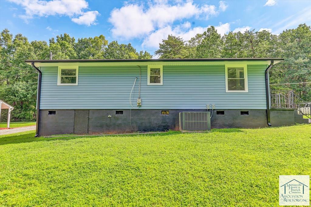 740 Chestnut Knob Rd