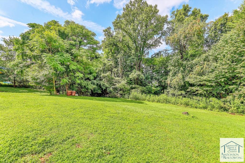 740 Chestnut Knob Rd