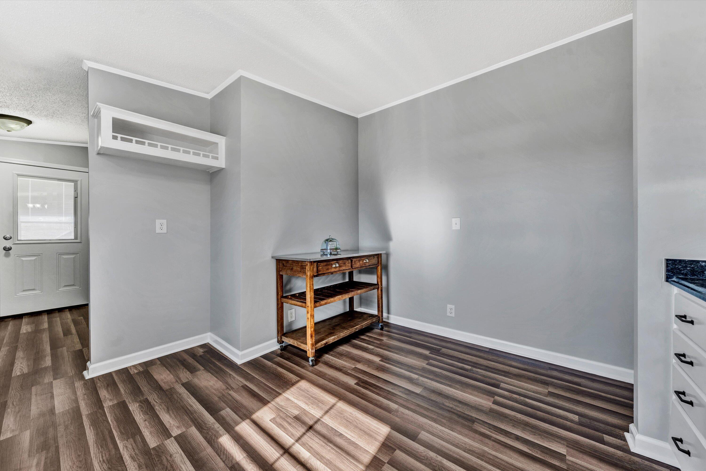 878 Colonial Tpke