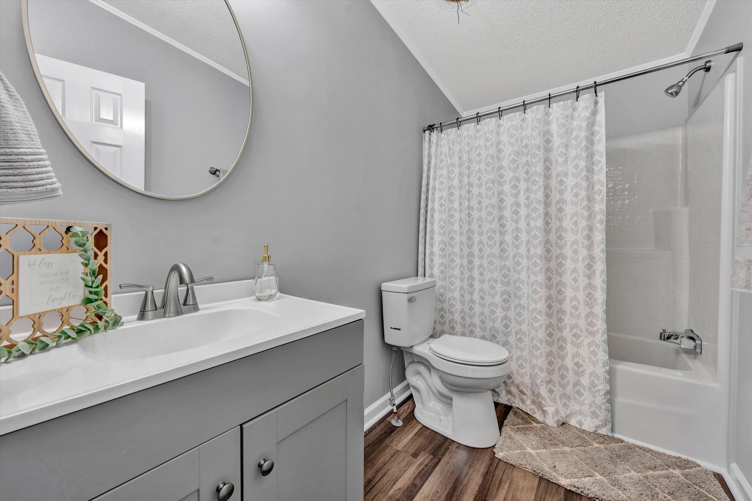 878 Colonial Tpke