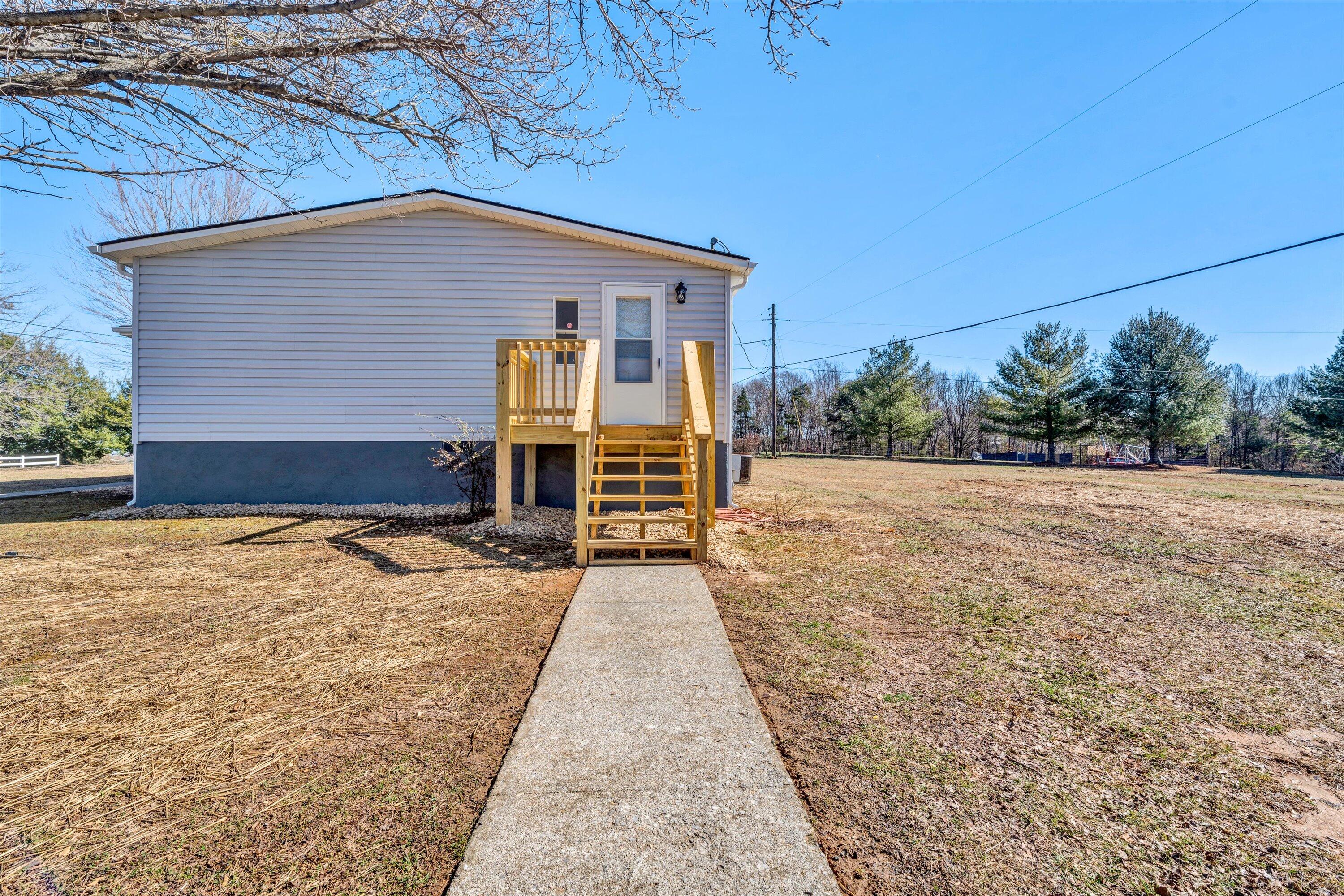 878 Colonial Tpke