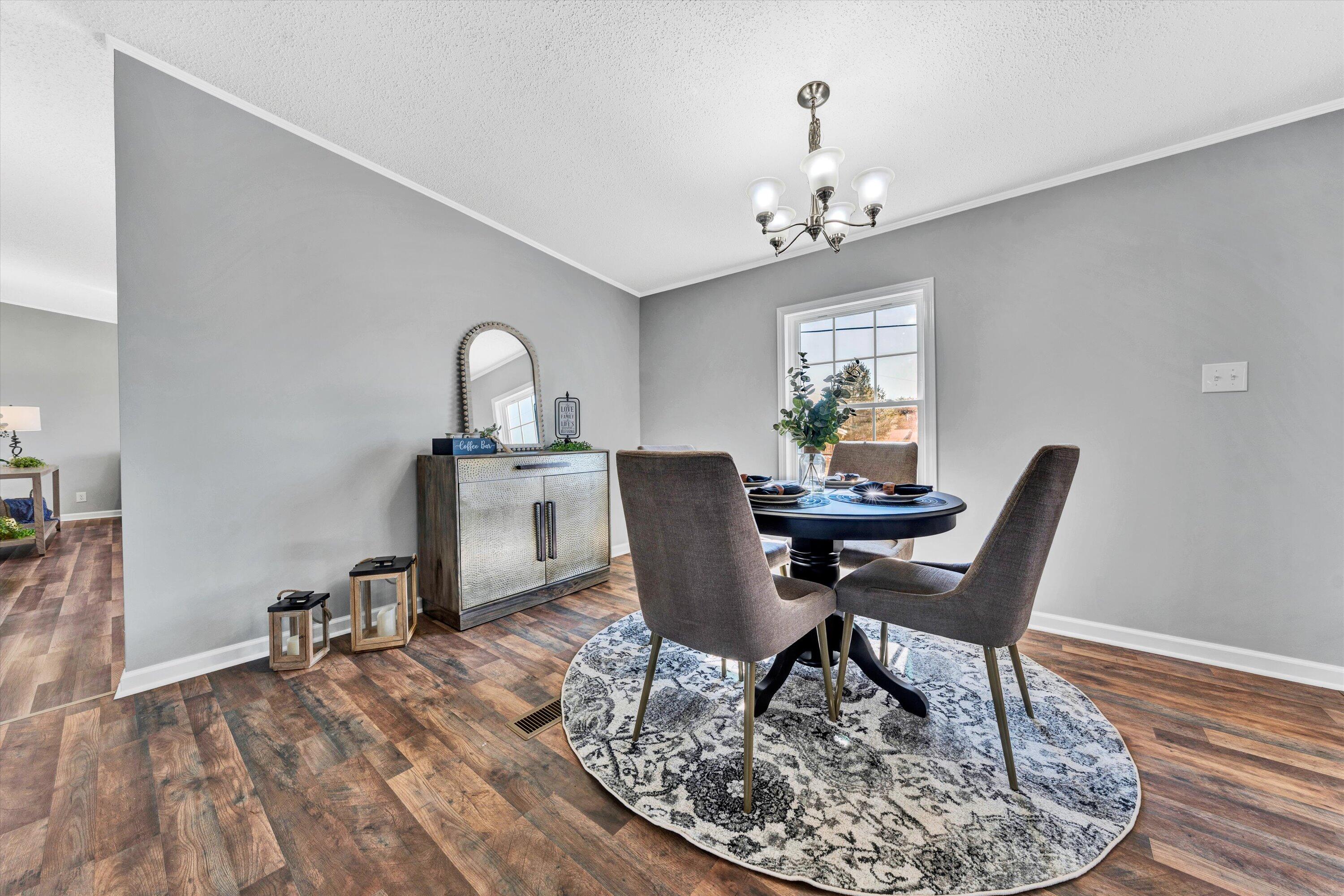 878 Colonial Tpke