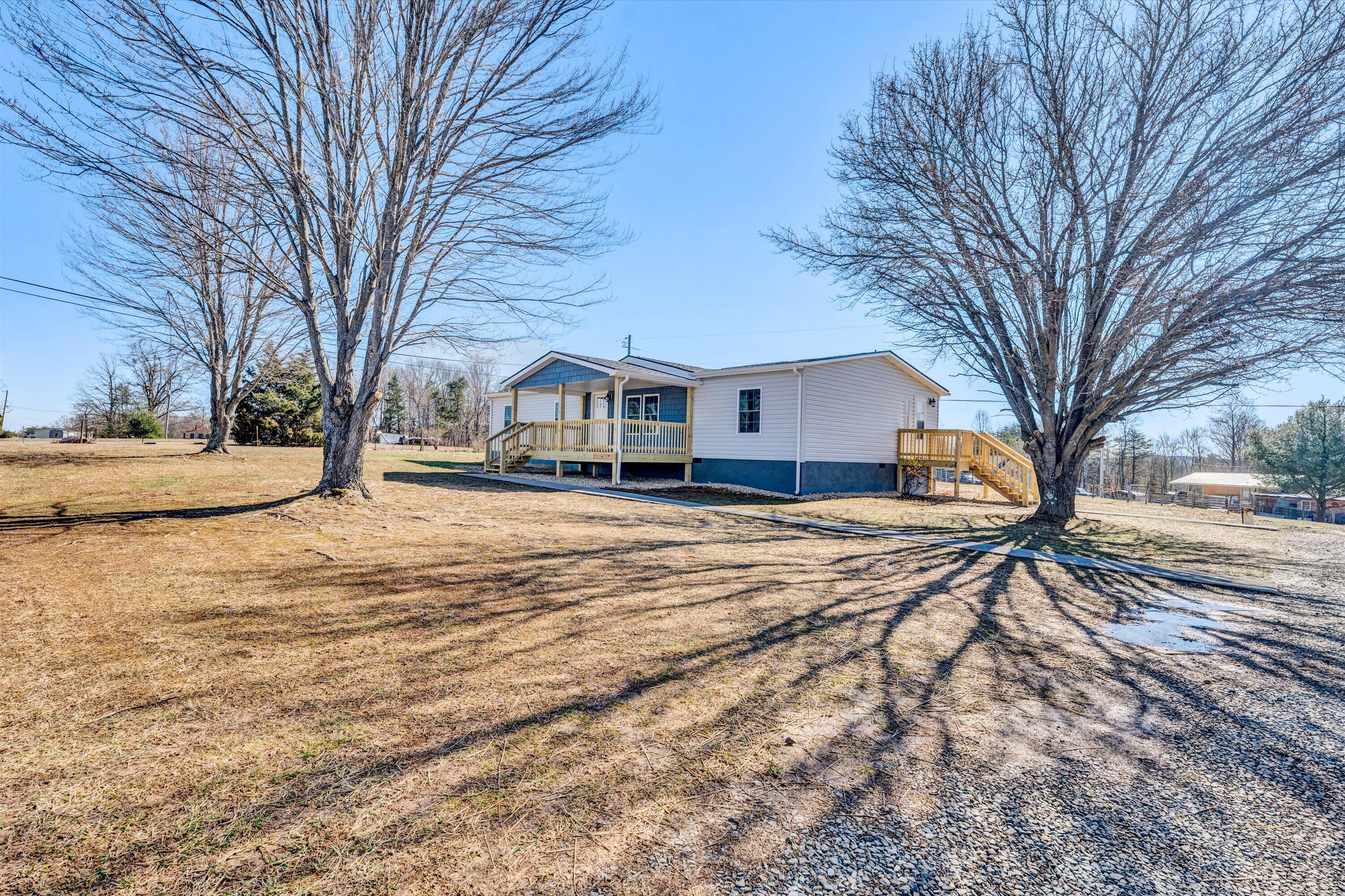 878 Colonial Tpke