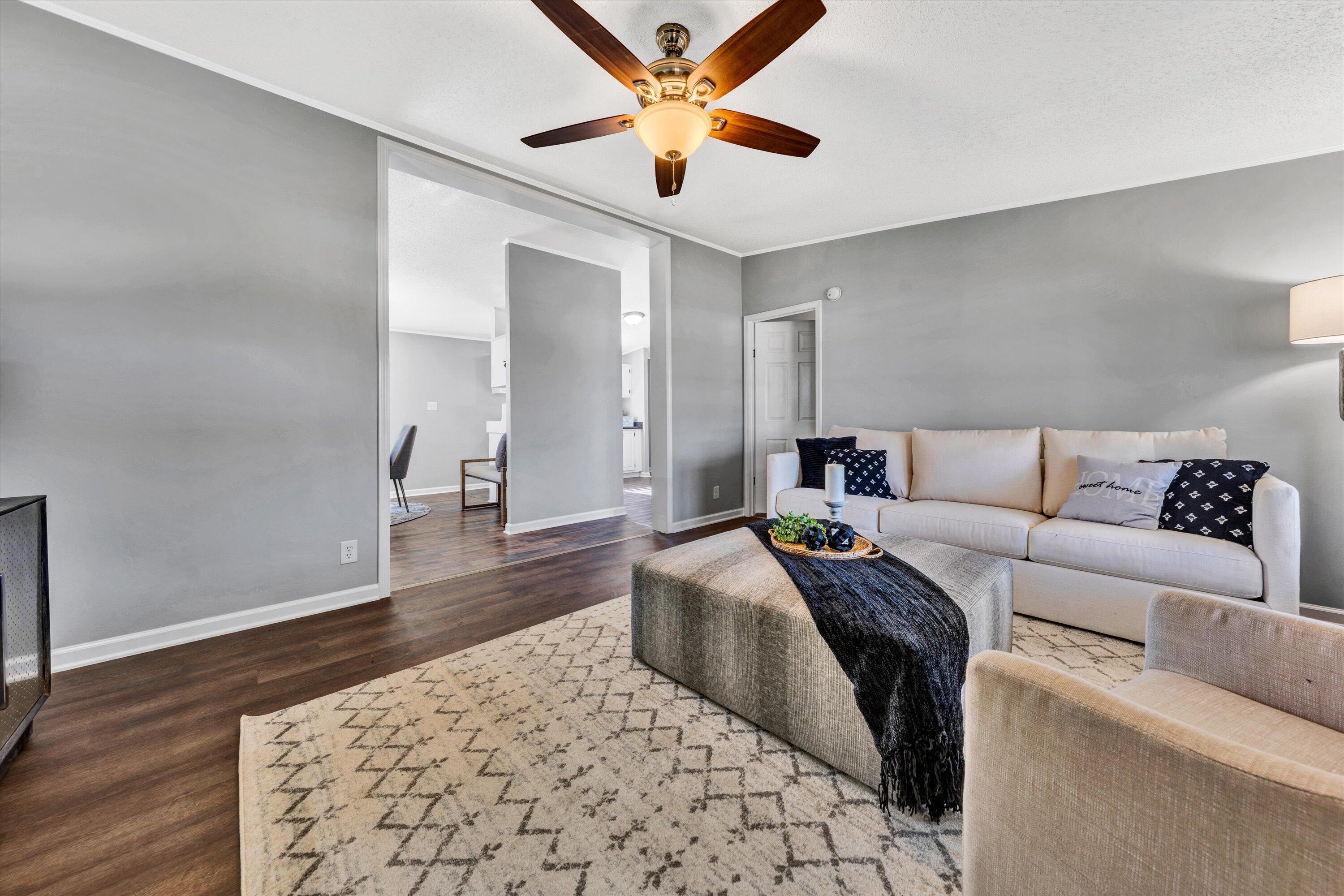 878 Colonial Tpke