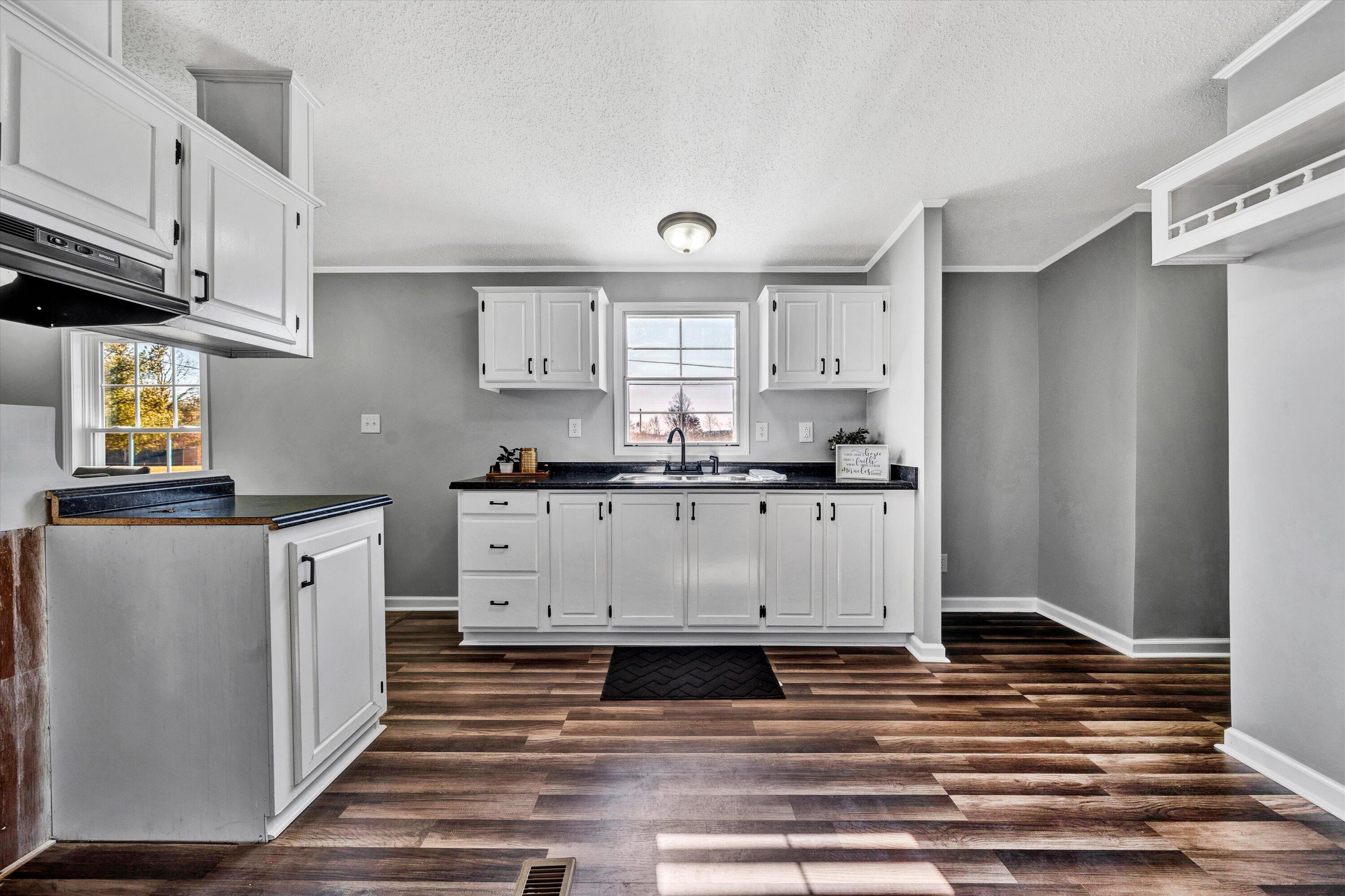 878 Colonial Tpke