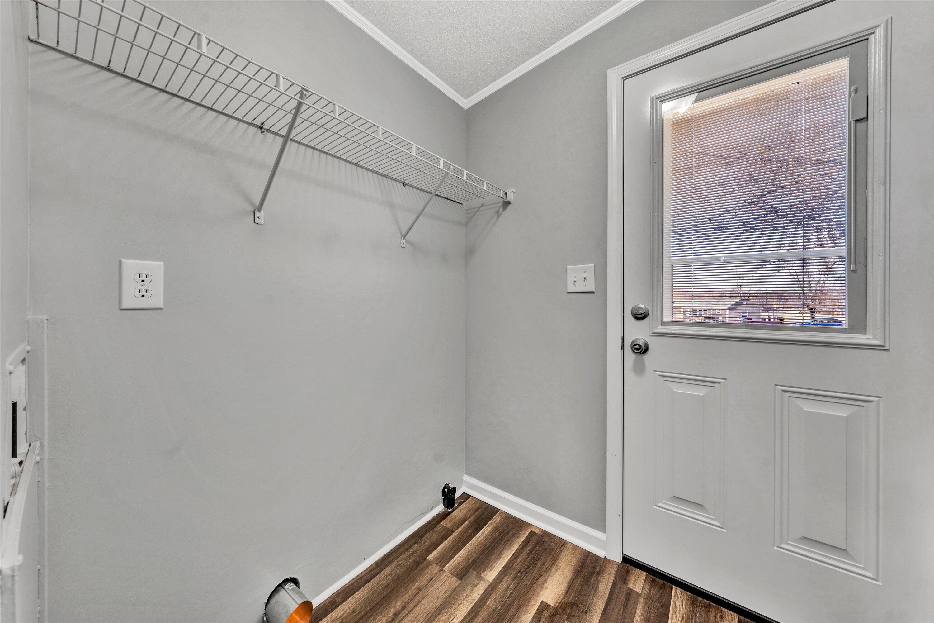 878 Colonial Tpke
