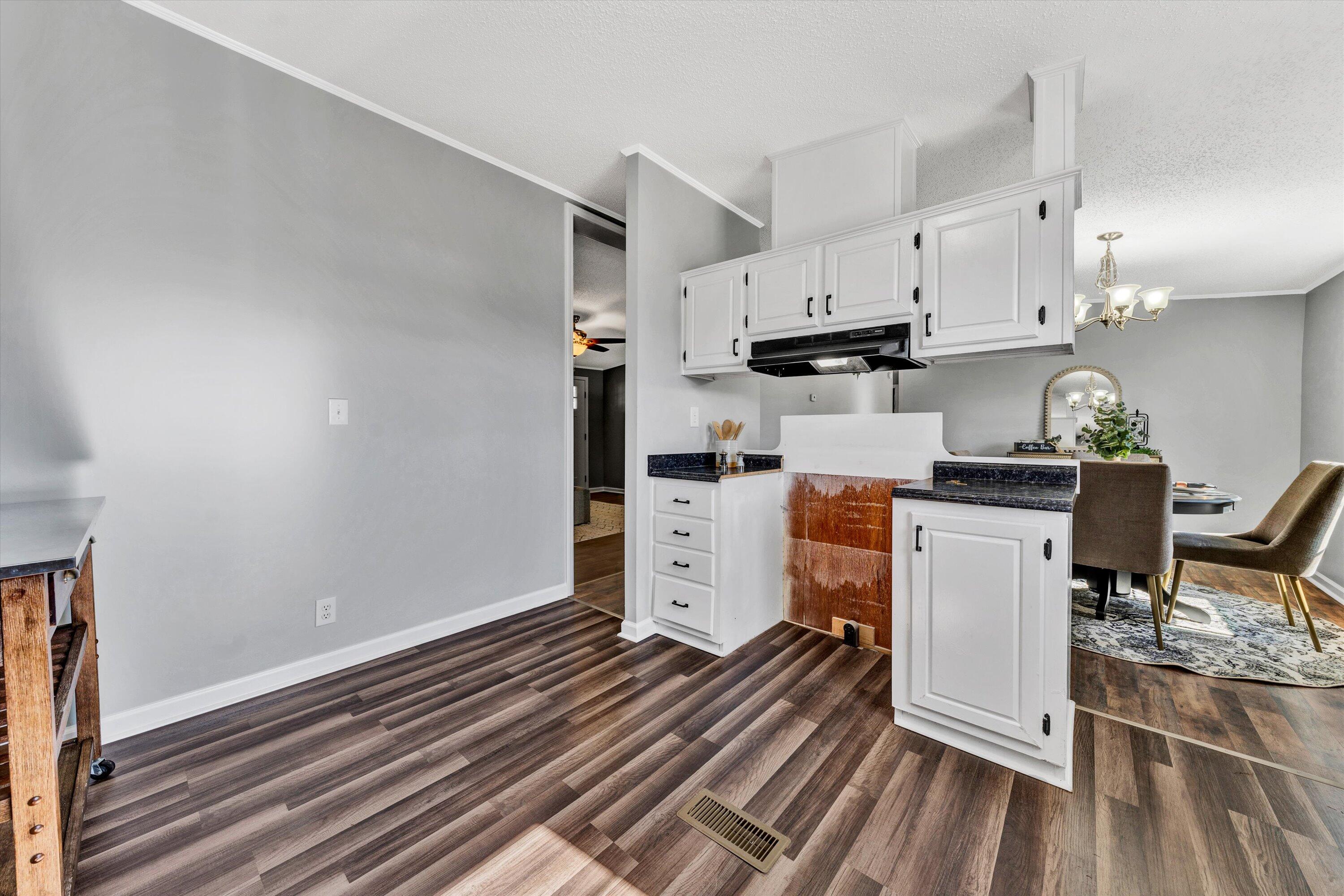 878 Colonial Tpke