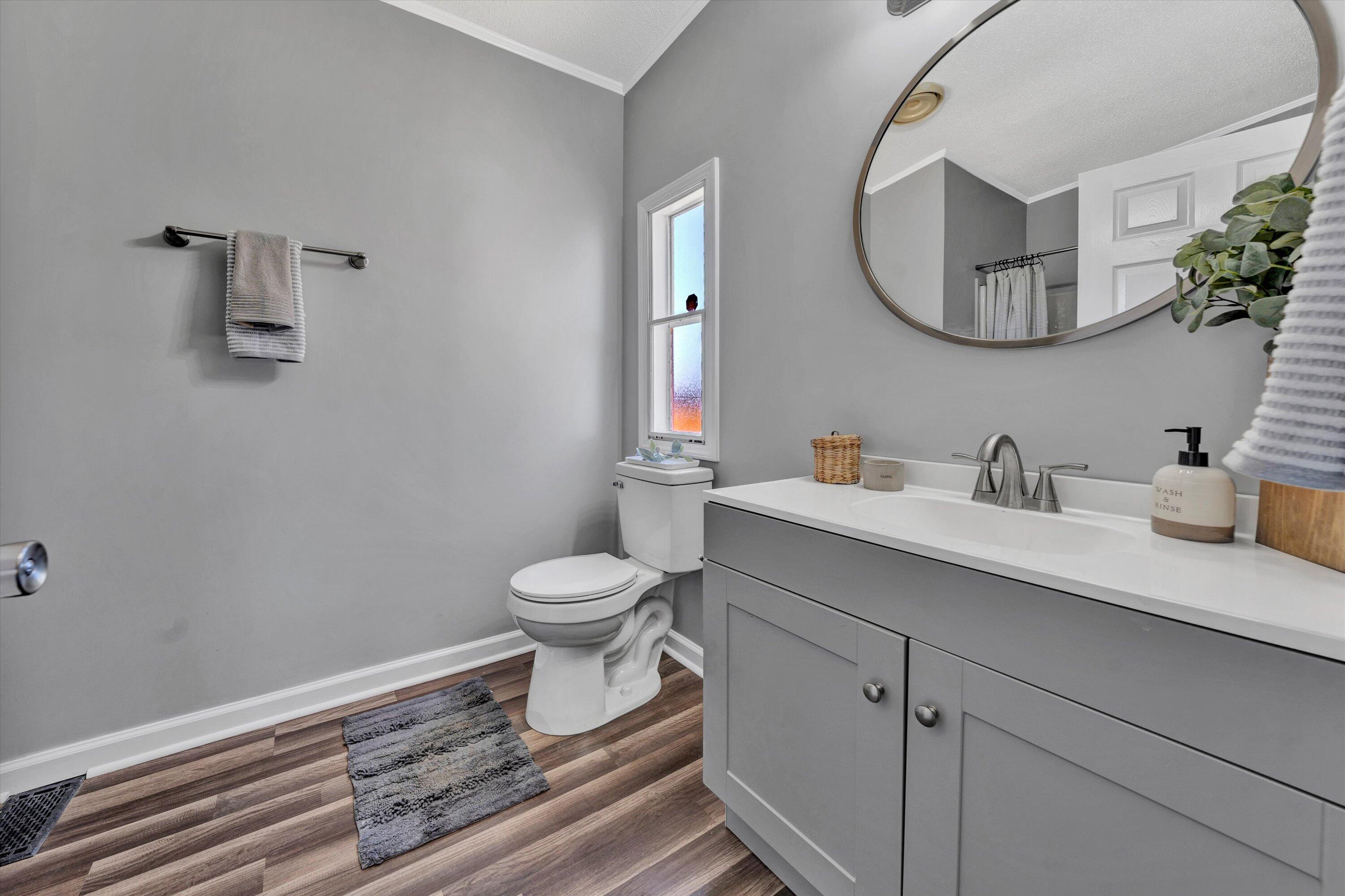 878 Colonial Tpke
