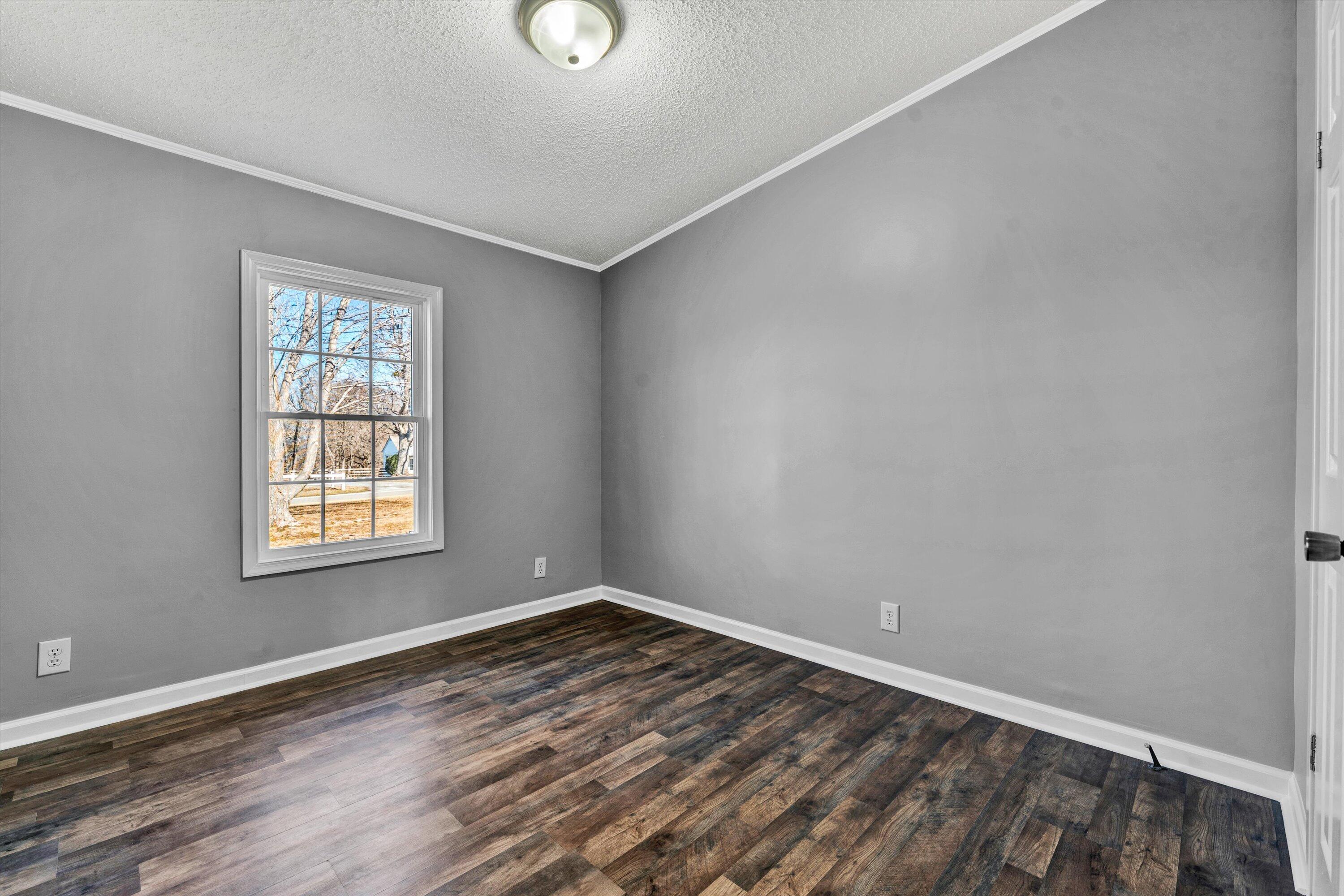 878 Colonial Tpke