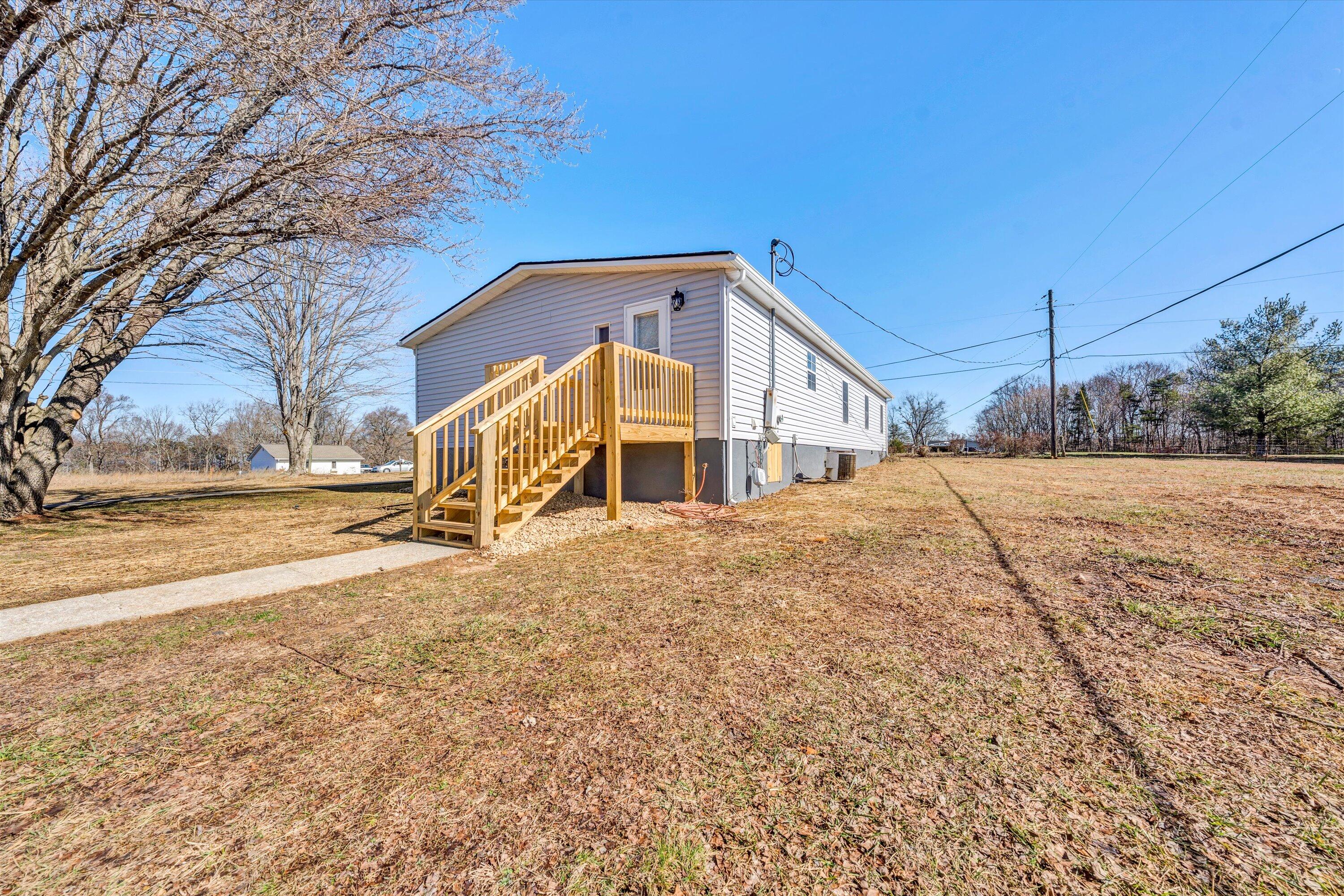 878 Colonial Tpke