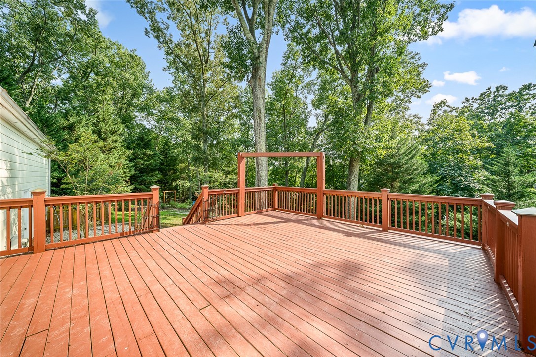 2200 Swanhurst Dr