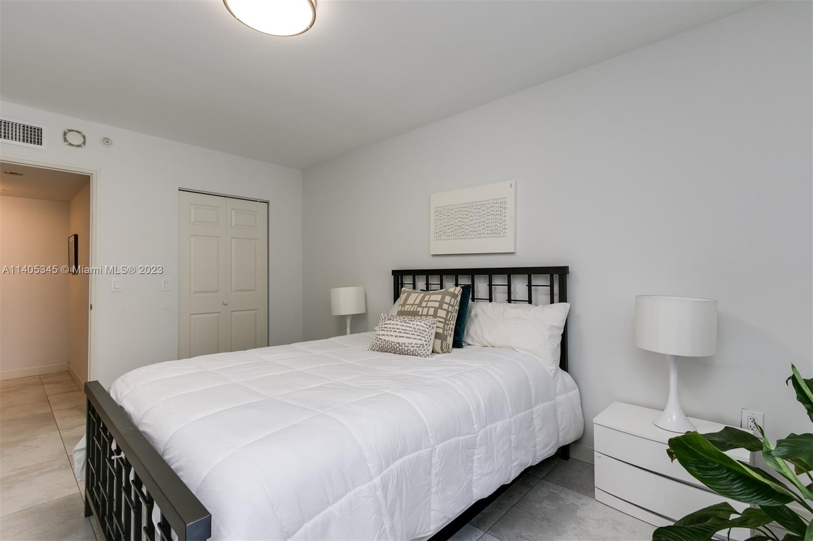 16711 Collins Ave # 401