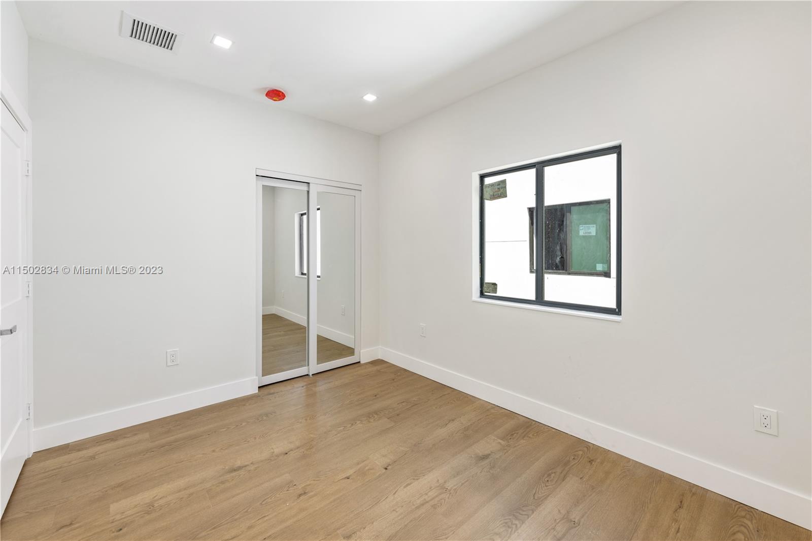 2501 NW 19th Ave # 2