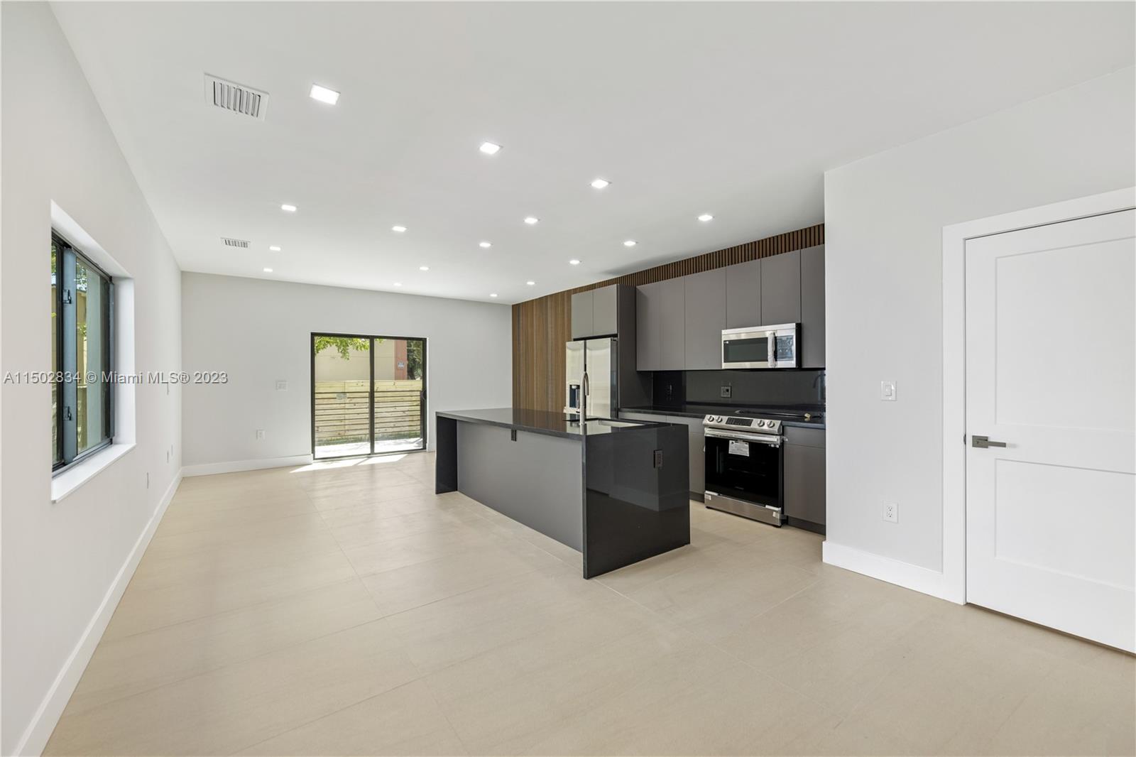 2501 NW 19th Ave # 2