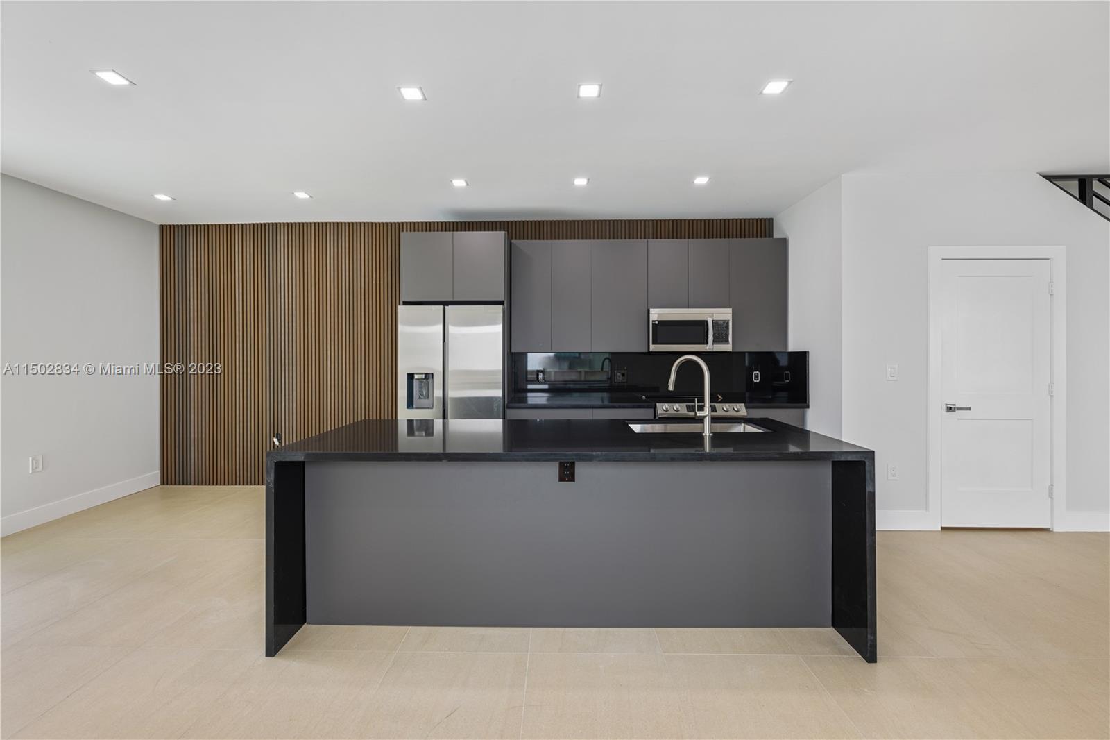 2501 NW 19th Ave # 2