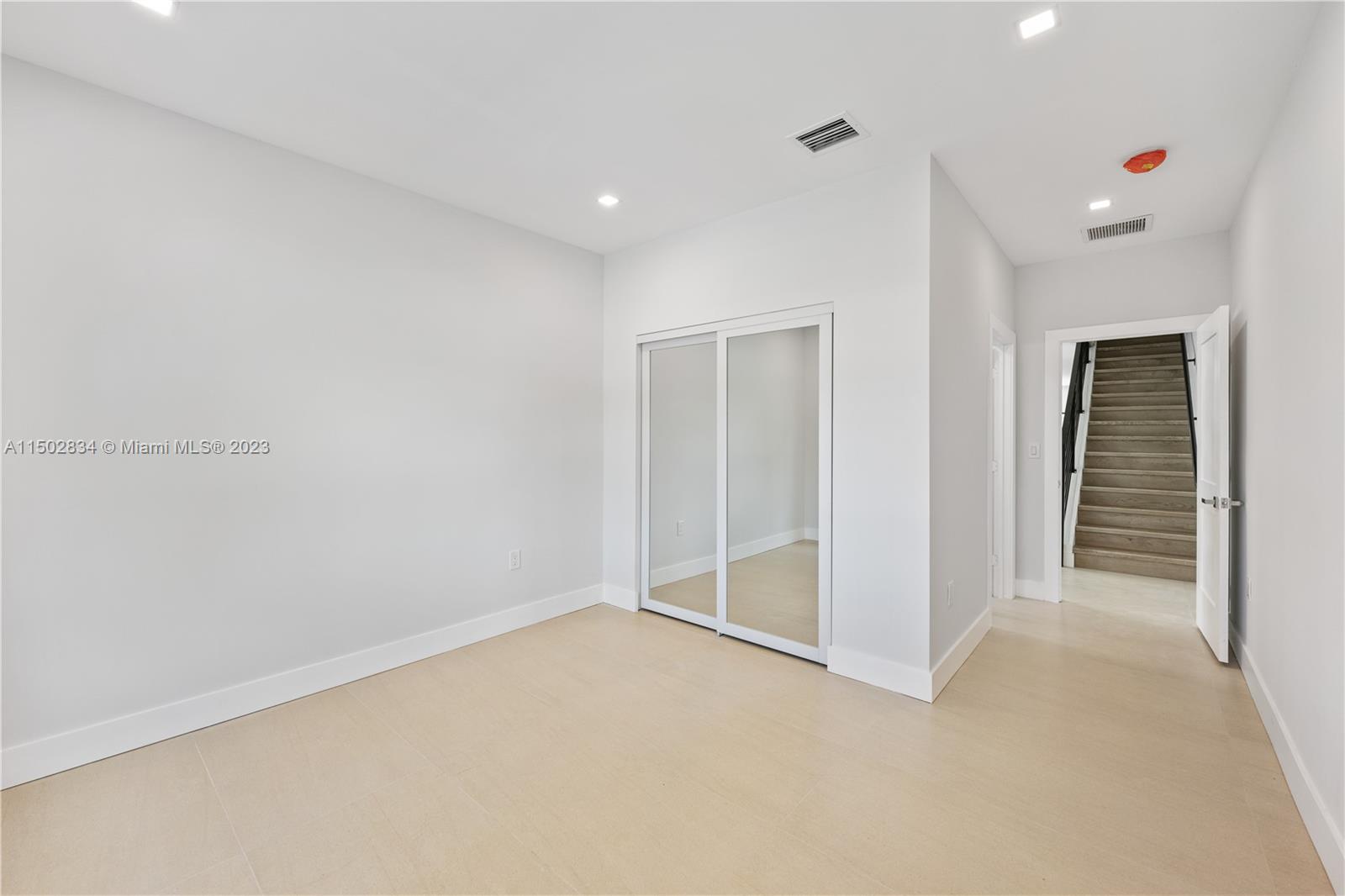 2501 NW 19th Ave # 2