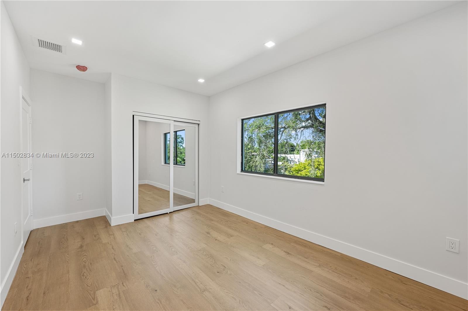 2501 NW 19th Ave # 2