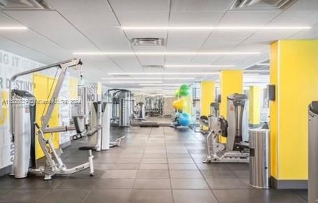 7501 E Treasure Dr # 3L