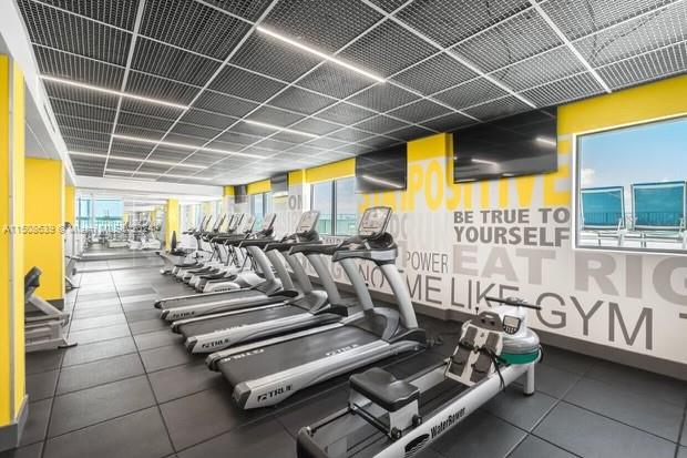 7501 E Treasure Dr # 3L