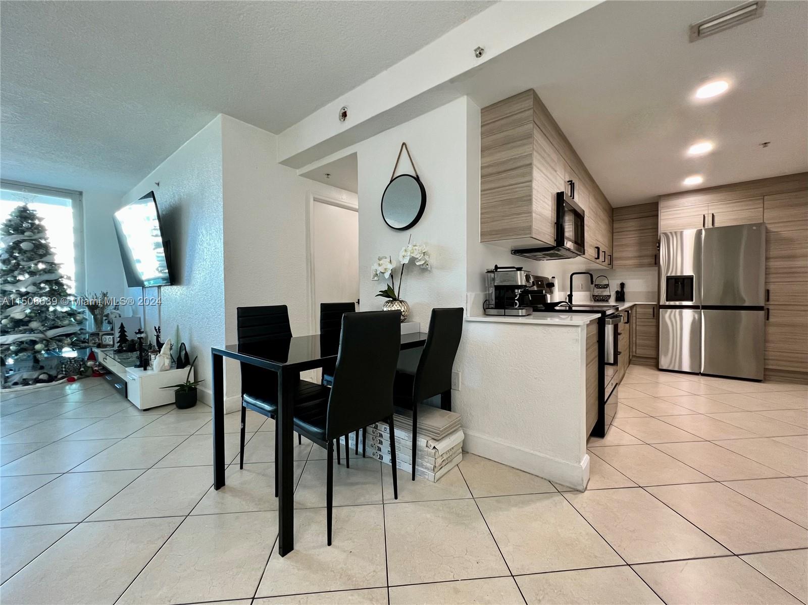 7501 E Treasure Dr # 3L