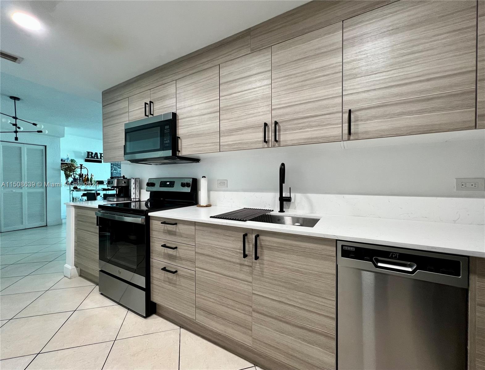 7501 E Treasure Dr # 3L