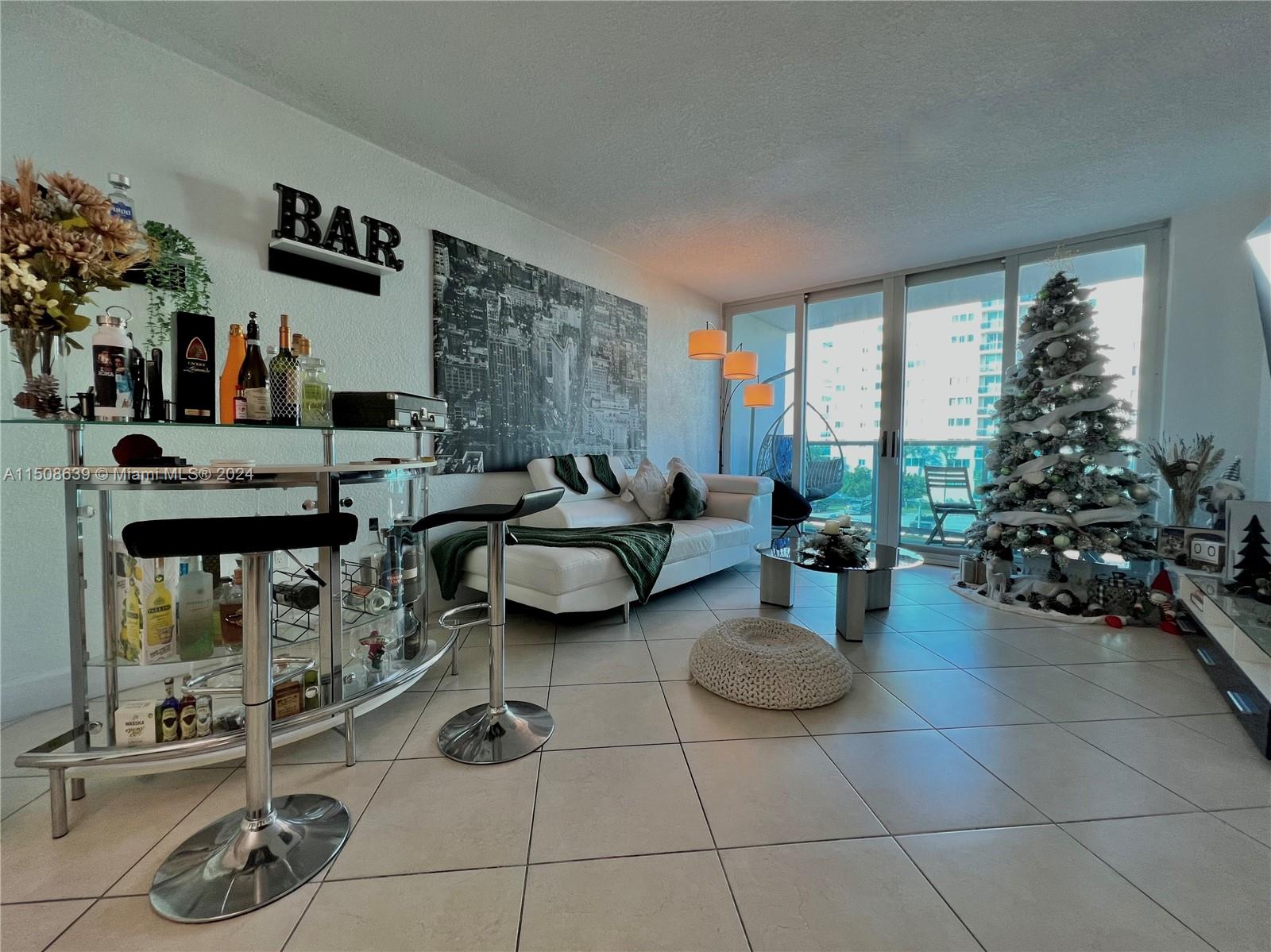 7501 E Treasure Dr # 3L