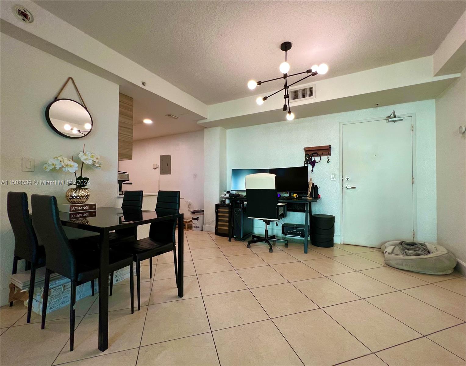 7501 E Treasure Dr # 3L