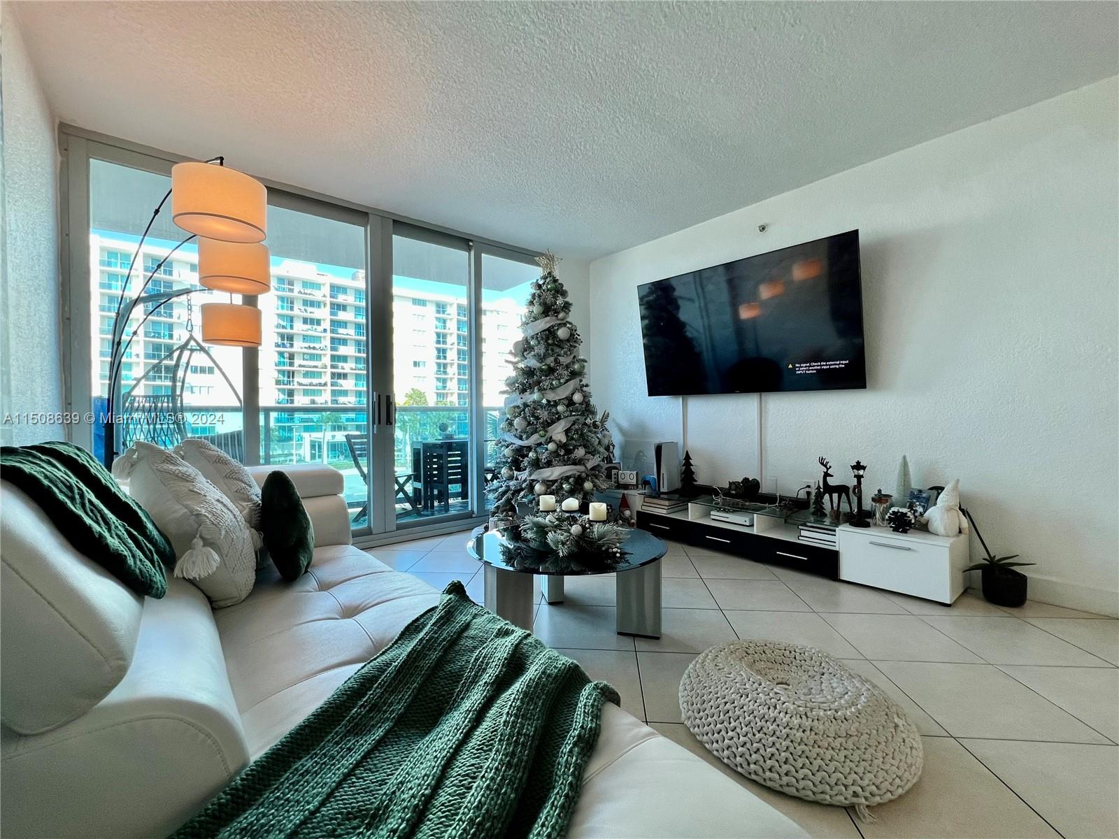 7501 E Treasure Dr # 3L