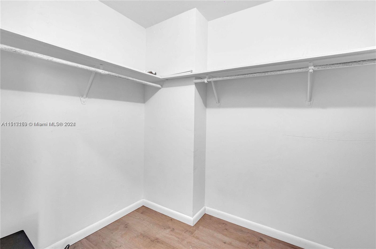 6770 Indian Creek Dr # 11O