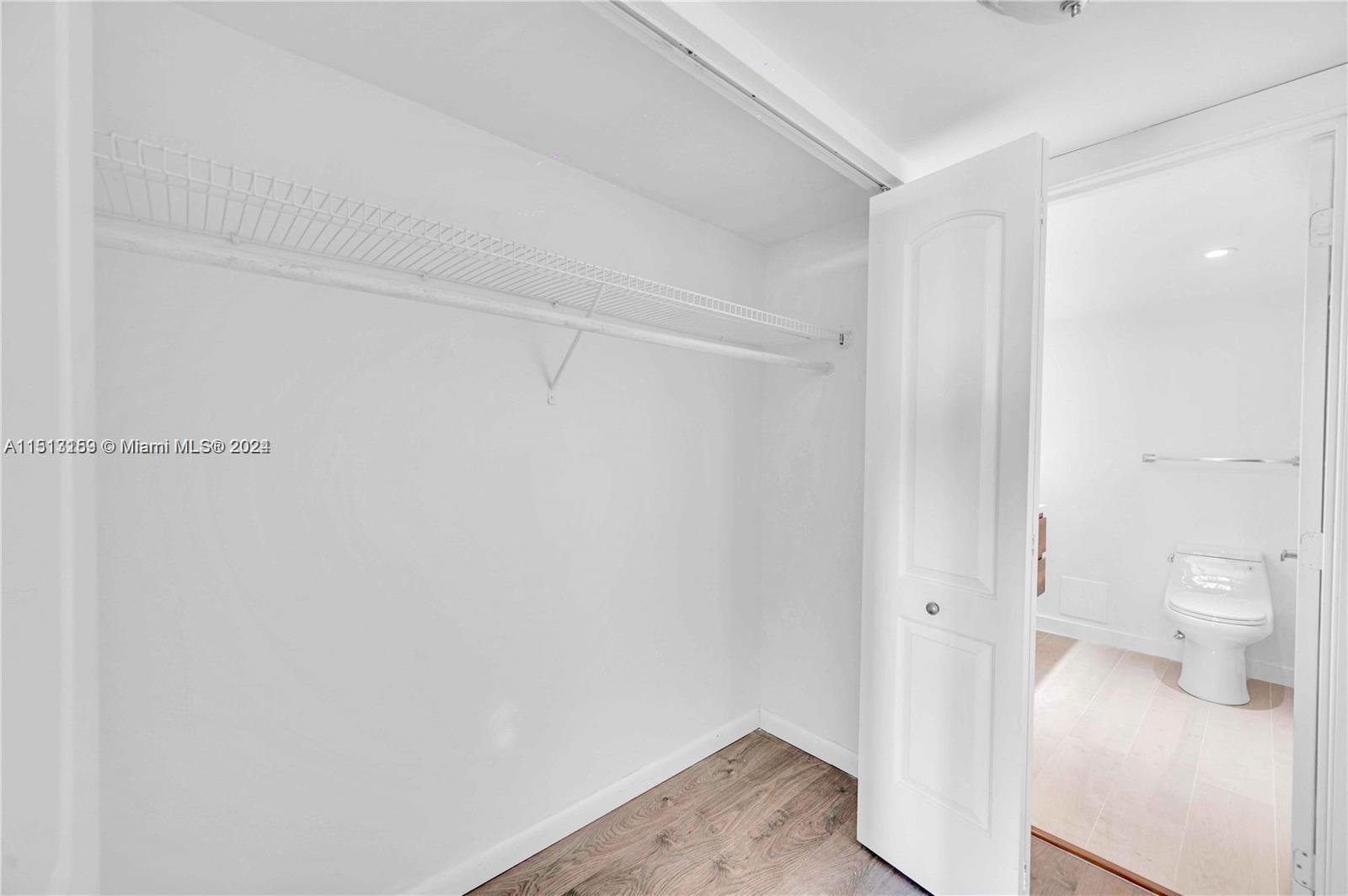 6770 Indian Creek Dr # 11O