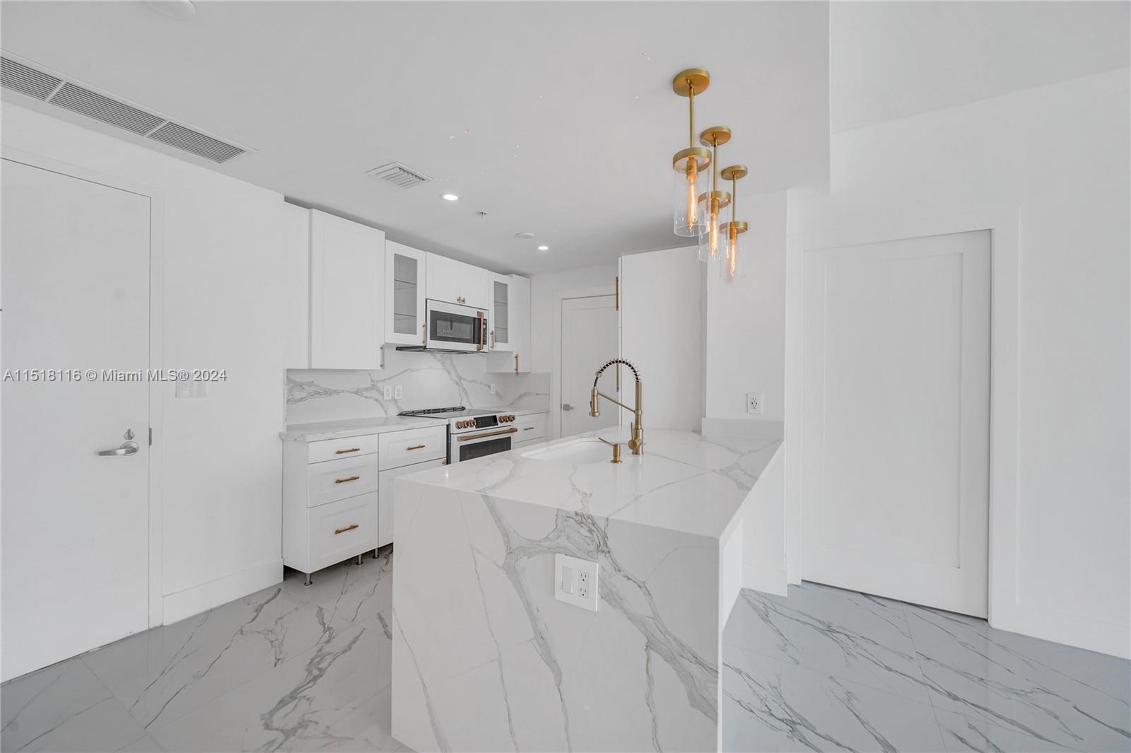 1900 N Bayshore Dr # 3716