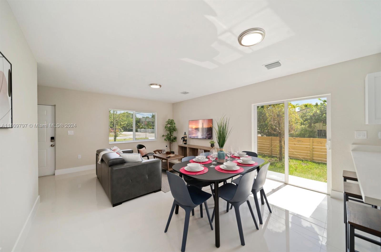 1391 NW 38th St