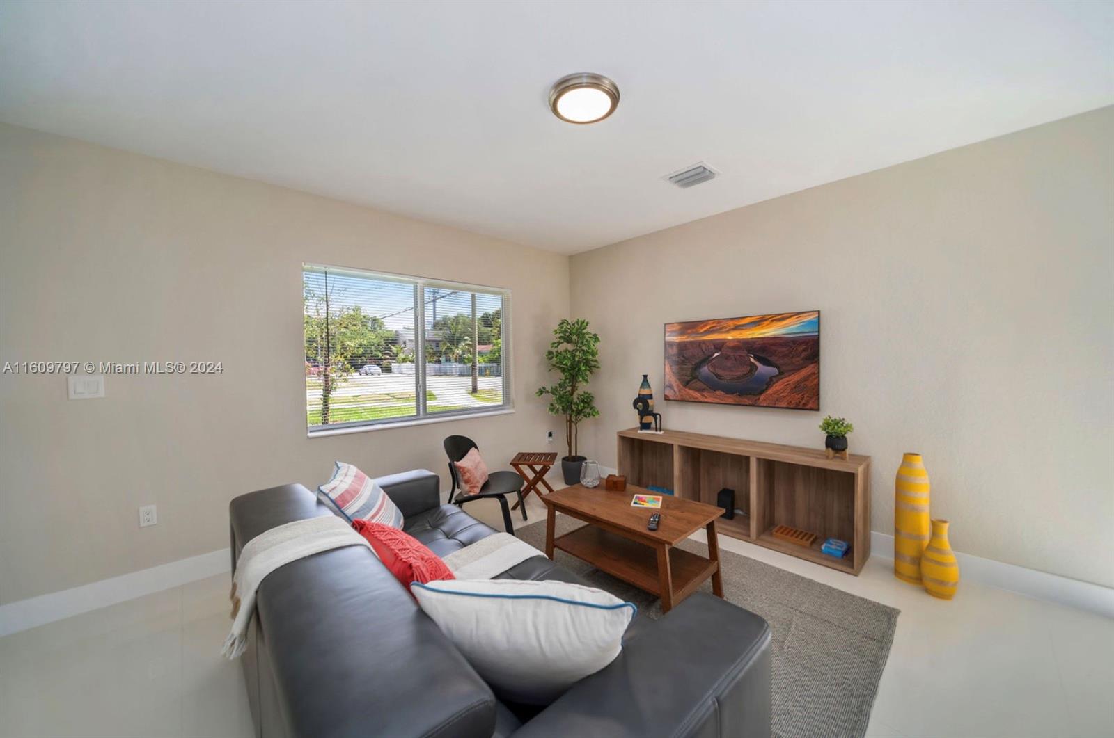 1391 NW 38th St