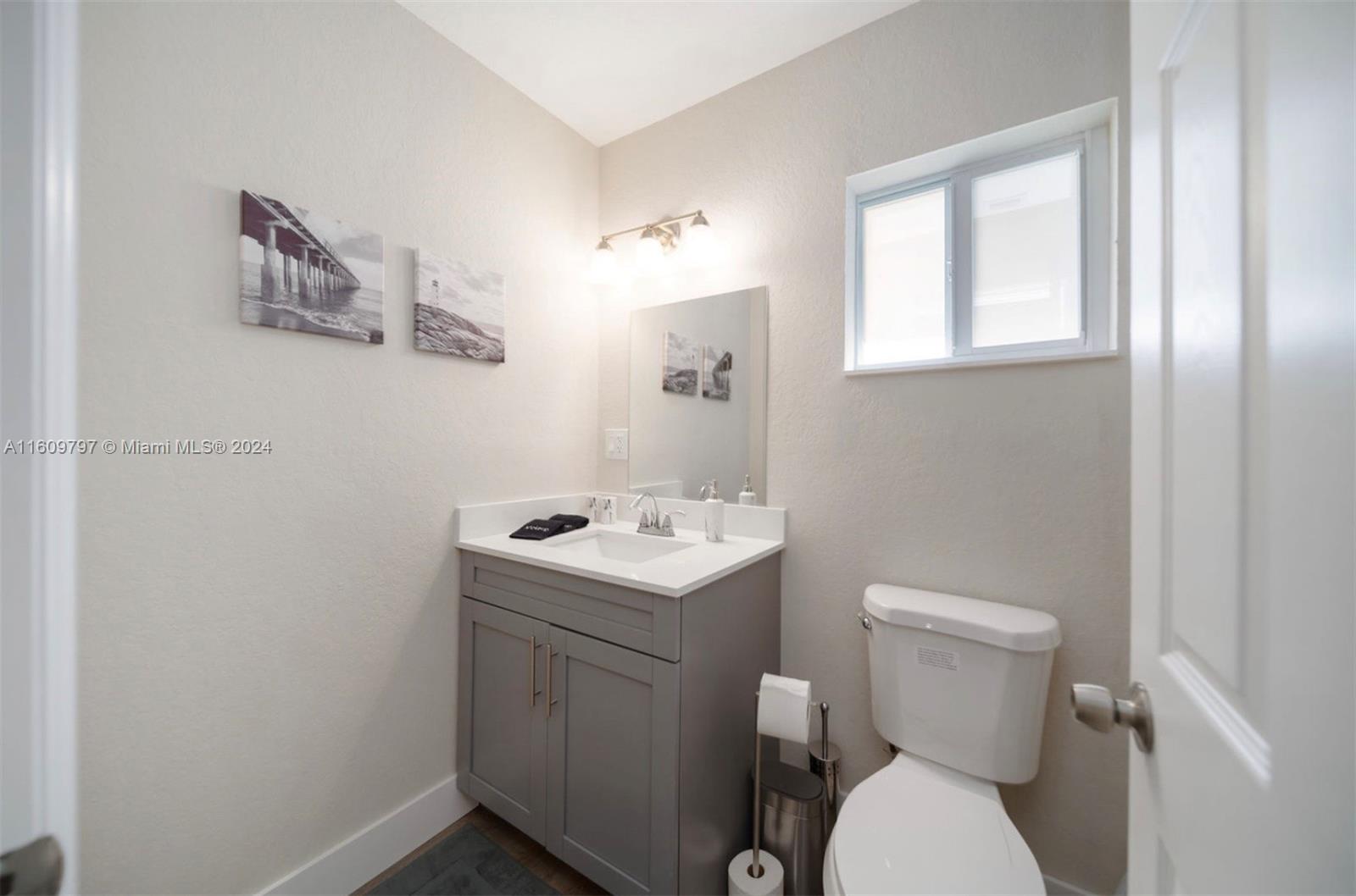 1391 NW 38th St